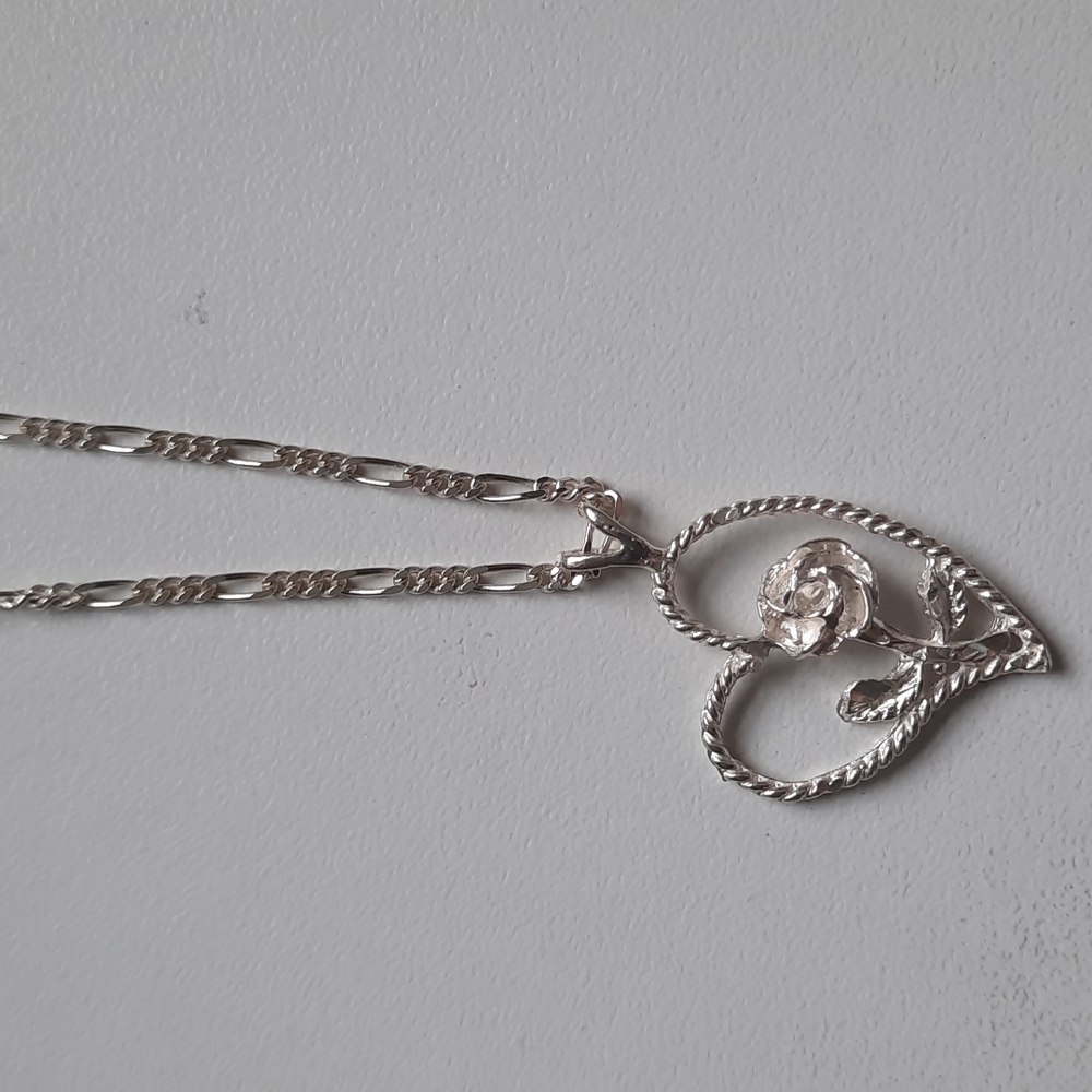 Sterling silver heart and rose pendant with sterling chain - Picture 8 of 9